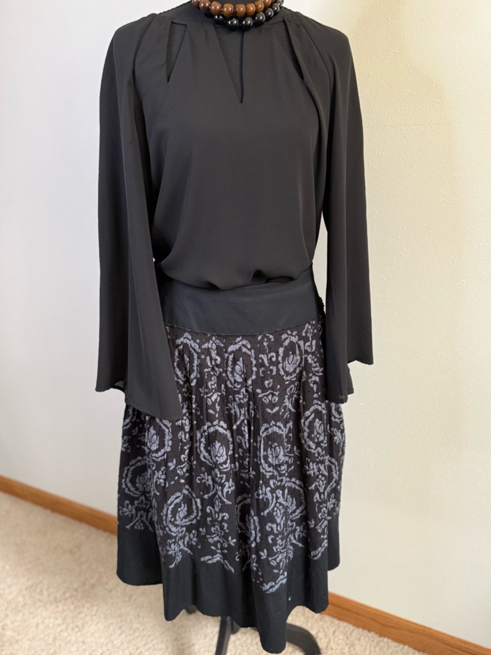 LOFT Black Gray Print Skirt Size 10 Cotton Pleated A-Line Midi - Picture 2 of 10